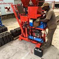 Machine automatique de fabrication de briques de terre emboîtables à haute pression, alimentée par un moteur diesel, à économie d'énergie pour la construction