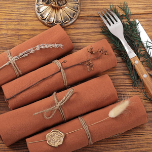 Serviettes en coton doux et confortables avec motif brodé Serviettes en lin réutilisables pour les fêtes de mariage et la décoration d'événements - Product Image 6