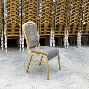 <span class=keywords><strong>Chaises</strong></span> de banquet empilables de luxe fantaisie en métal doré pour mariage, hôtel et extérieur avec coussin moelleux – Vente en gros à prix réduit - Product Image 6