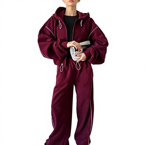 Ensemble de survêtement en molleton bordeaux pour femmes, sweat-shirt à capuche et pantalon assorti, coupe ample, vêtements de sport décontractés, tenue deux pièces - Product Image 1