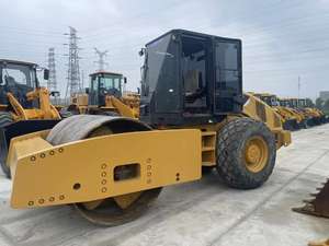 Rouleau compresseur Caterpillar CS76 d'occasion avec système de propulsion à double pompe, roulement et moteur, économique en carburant, pour la construction - Product Image 2