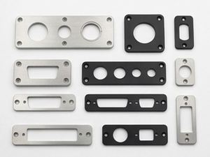 Paneles de Interfaz de Conectores Duraderos de Aluminio y Acero Inoxidable con Mecanizado CNC, Brochado y Electroerosión por Hilo para Electrónica - Product Image 2