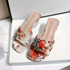 Vente en gros – Nouvelle collection été 2025 : Sandales compensées en PU à talon épais pour femmes et dames - Product Image 6