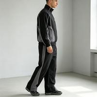 Ensemble de survêtement décontracté 2 pièces pour homme avec logo personnalisé, blocs de couleur, rayures, fermeture éclair intégrale, col montant et pantalon large style streetwear