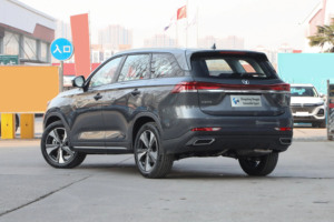 Changan X7 PLUS 2025 Nuevo <span class=keywords><strong>SUV</strong></span> Compacto con Transmisión DCT de 7 Velocidades, Motor 1.5T Turbo de Gasolina, Cámara 360, Puerta Trasera Eléctrica, Amplio Espacio, Tracción Delantera - Product Image 4