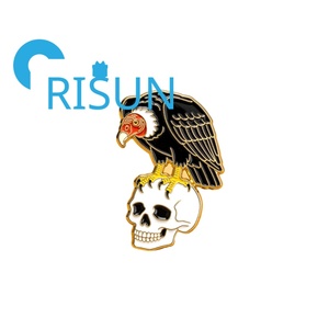 Broche en émail personnalisée en gros : Raptor, Condor Andin, Vulture barbu, Aigle, Dinde – Badge en métal, style dessin animé - Product Image 4