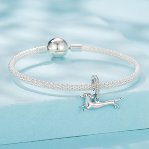 Breloque Teckel Plaqué Argent avec Incrustation de Cristal, Pendentif Animal Mignon pour Cadeau Unisexe - Product Image 2