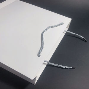 Bolsa de papel de regalo de compras personalizada impresa personalizada con su propio logotipo - Product Image 4