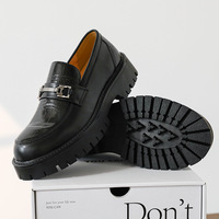Chaussures pour hommes grandes tailles transfrontalières, mocassins décontractés style britannique, chaussures à enfiler tendance à semelle épaisse avec détails métalliques