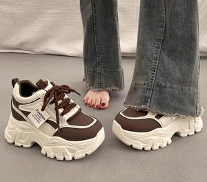 Sneakers Casual da donna bianche con sottopiede morbido con suola spessa con punta tonda per l'autunno - Product Image 6