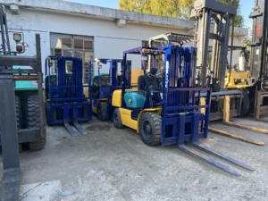 Komatsu Diesel <b>Forklift</b> 3 Ton Three Stage Mast Pneumatic Tire Seated Operation Used Indoor Flooring - Product Image 1