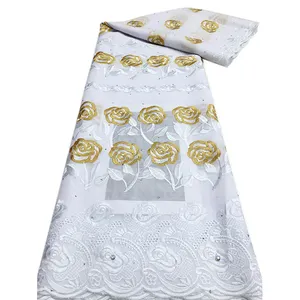 I. ai सुंदर सफेद और सोने का रंग कपास फीता गुलाब के फूल का पैटर्न अफ्रीकी महिला पार्टी पोशाक के लिए कपड़े