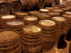 Baril de vin en bois de chêne massif avec logo personnalisé, pour whisky, club, tequila, bière, vente en gros - Product Image 5