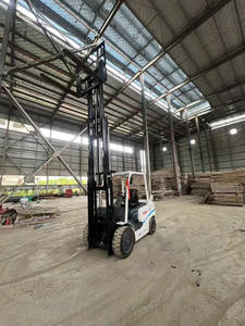 Chariot élévateur à fourche TCM FD30 4WD d'occasion, capacité de charge de 3 tonnes, moteur diesel, pneus pleins, équipement de manutention en extérieur - Product Image 4