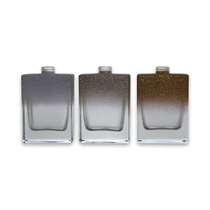 Vente en gros de flacons de parfum personnalisés en verre à épaulement plat et carré doré pour parfum d'ambiance - Product Image 4