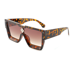 Nouvelles lunettes de soleil tendance pour femmes, style carré, monture large, dessus plat, design monobloc, en stock - Product Image 4