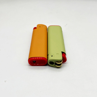 Nouveau Briquet à Flamme et Silex, Rechargeable au Gaz Butane, en Caoutchouc et Métal, avec Impression UV, Personnalisation en Gros pour Cadeaux Publicitaires à Logo Personnalisé
