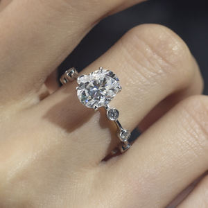 แหวนเพชรทรงรีทองคำขาว 9K รุ่น MSR-1468 จาก Messi Jewelry สำหรับผู้หญิง - Product Image 6