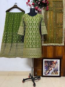 เสื้อ Georgette ชาติพันธุ์สวยงามคุณภาพระดับพรีเมียมและ Georgette หนัก Plazzo พร้อมชุดทํางาน Georgette ปักเต็ม (เย็บเต็ม) - Product Image 3