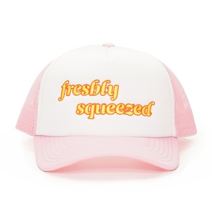 Gorras Trucker Personalizadas de 5 Paneles con Logotipo Bordado en Espuma, Color Rosa, con Malla en la Parte Trasera - Product Image 2