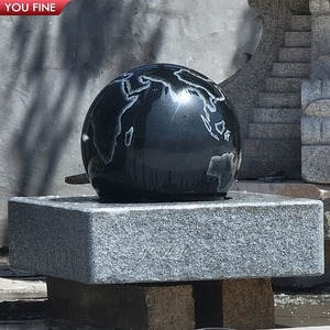 Fontaine d'eau globe flottant YOUFINE en granit noir avec carte du monde gravée, sphère rotative, pour villa et cour - Product Image 3