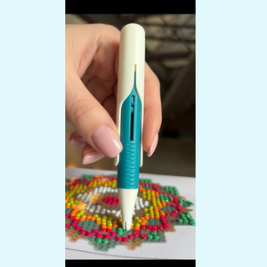 Stylo et outil automatiques pour la peinture au diamant - Artisanat DIY en PLA avec un design minimaliste moderne, plusieurs <span class=keywords><strong>options</strong></span> de couleurs - Product Image 4