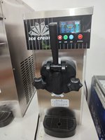 Geweldige Commerciële Automatische Ijsmachine Voor Restaurants Voor Meerdere Bedrijfsinstellingen Voor Melkfruitwateringrediënten