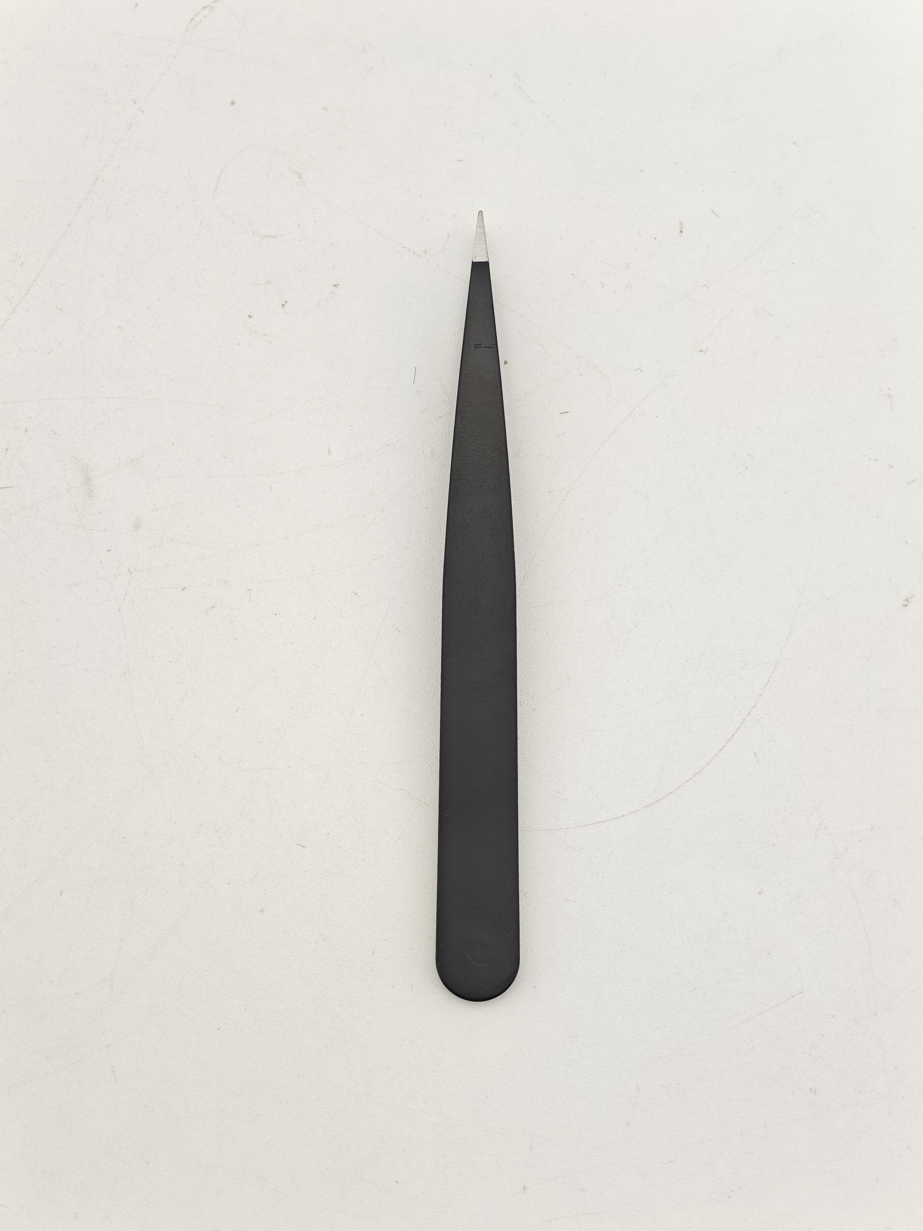 Black-pointed clip