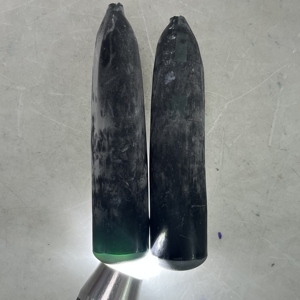 พลอยสปิเนลสีเขียวสังเคราะห์แบบไม่เจียระไนสำหรับการตัดพลอย - Product Image 2