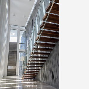 Escalera Flotante Moderna de Madera con Barandilla Metálica y Peldaños Abiertos para Remodelación - Product Image 4