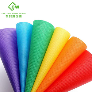 100% rouleaux de <span class=keywords><strong>tissu</strong></span> non tissé en polypropylène matériau de sac non tissé imperméable respirant pour la fabrication de sacs - Product Image 2