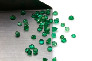 Đá Emerald Colombia tự nhiên, cắt Emerald, không gắn, bán buôn, kích thước 1-4mm - Product Image 2