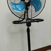 Ventola nera da 18 pollici con tre velocità e Design della lama per un raffreddamento efficiente - Product Image 1