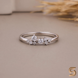 Bague élégante en diamant de laboratoire, sertie de diamants ronds EF VS, design minimaliste, parfaite pour un mariage - Product Image 6