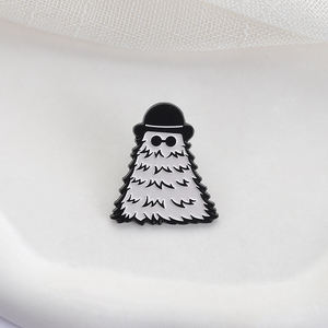 Películas personajes primo Itt monstruos peludos esmalte Pin comedia oscura película papel broche solapa insignia joyería regalo para Fans amigos - Product Image 3