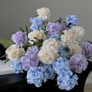 Bouquet de carnations artificielles multicolores en soie dans un vase en acrylique pour la décoration de la maison et des mariages - Product Image 3