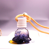 Diffuseur d'huiles essentielles pour voiture, flacon en verre coloré et mignon de 6 ml, à suspendre au rétroviseur, parfum pour voiture, vente en gros