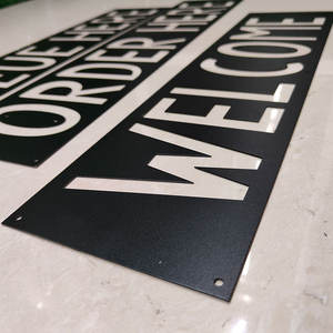 Cine Retro que ahora muestra la decoración de la habitación de la película Orden de bienvenida personalizada Aquí Retro Home Theater Art Welcome Metal Sign - Product Image 1