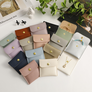 ขายส่ง 40 ชิ้น กระเป๋าใส่เครื่องประดับ PU กระเป๋าหนังคุณภาพสูงพร้อมกระดุม สร้อยคอ แหวน ต่างหู กระเป๋าแพคเกจ ไม่มีโลโก้ - Product Image 5