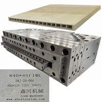Machine de fabrication de portes en bois plastique écologiques composites étanches d'intérieur larges