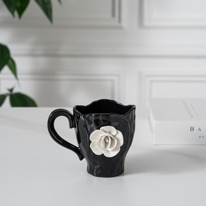 <span class=keywords><strong>Taza</strong></span> <span class=keywords><strong>de</strong></span> Café <span class=keywords><strong>de</strong></span> Cerámica Pintada a Mano con Flores en Relieve, Tendencia 2024, Venta al por Mayor, Logotipo Personalizado, <span class=keywords><strong>Taza</strong></span> <span class=keywords><strong>de</strong></span> Cerámica 3D, Tazas <span class=keywords><strong>de</strong></span> Café <span class=keywords><strong>de</strong></span> Porcelana - Product Image 3