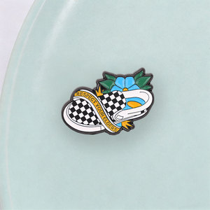 Spilla in metallo smaltato di alta qualità con motivo 'Respect Your Elders', spilla da risvolto personalizzata a scacchi, accessorio di gioielleria all'ingrosso - Product Image 1