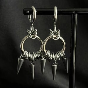 Boucles d'oreilles créoles gothiques punk en acier inoxydable avec pointes coniques pour femme, bijoux tendance - Product Image 1