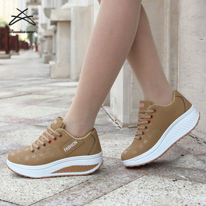 Vente en gros de baskets pour femmes en cuir PU à semelle épaisse, à lacets, pour la course, le sport, le quotidien et le travail - Product Image 2