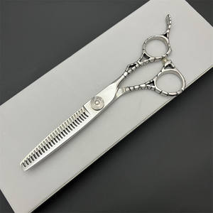 กรรไกรซอยผมสแตนเลส 440C ขนาด 6 นิ้ว สำหรับตัดผมเสริมสวย สำหรับคนถนัดขวา ใบมีดมาตรฐาน - Product Image 4