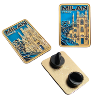 Spilla smaltata personalizzata in metallo placcato oro, stile moderno, a tema Milano Italia, souvenir di viaggio, con colori personalizzabili, produzione da 20 anni