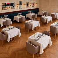Ensemble de table et de chaises de restaurant J2S, mobilier commercial, sièges en cuir, tables rectangulaires, projets d'intérieur modernes