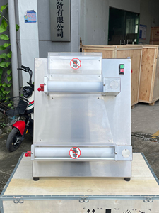 Base commerciale professionnelle de <span class=keywords><strong>pizza</strong></span> de comptoir de laminoir de rouleau de pâte faisant la Machine pour le moteur de composant de noyau d'utilisation domestique - Product Image 4
