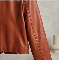 Veste en cuir véritable marron caramel sur mesure pour femme, style costume, avec revers, poches cargo symétriques à double rabat, manteau en peau d'agneau pour le quotidien