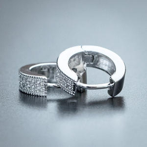 Orecchini a Cerchio in Oro Bianco Glic E3327 con Diamanti Incastonati a Canale, Gioielli di Lusso per Donna - Product Image 4